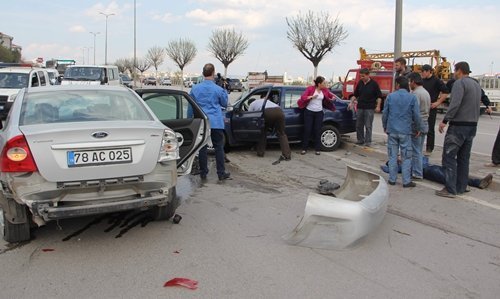 KARABÜK'TE TRAF?K KAZASI: 5 YARALI