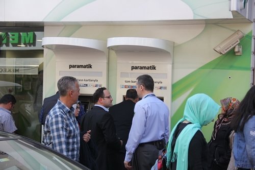 HEDİYE ÇEKİ VAADİYLE DOLANDIRILDI