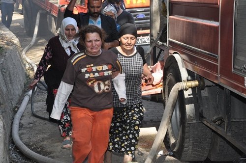 ALEV ALEV YANAN EVDE ÇOCU?UNU ARADI