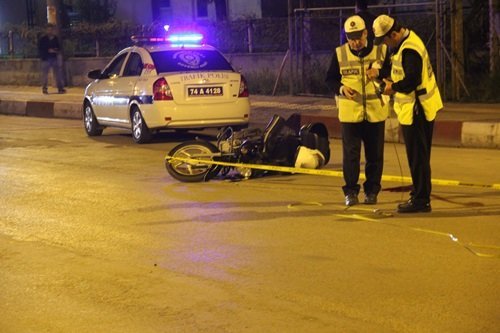 BARTIN?DA TRAF?K KAZASI: 1 ÖLÜ