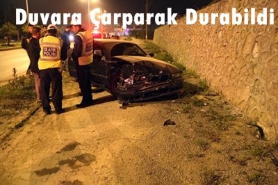 OTOMOBİL KONTROLDEN ÇIKARAK DUVARA ÇARPTI :2 YARALI