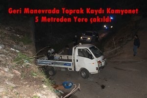 KAMYONET, 5 METRE YÜKSEKLİKTEN YERE ÇAKILDI