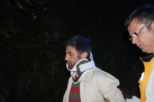KAMYONET, 5 METRE YÜKSEKL?KTEN YERE ÇAKILDI GER? MANEVRA YAPILAN KAMYONET, TOPRAK KAYMASI NEDEN?YLE 5 METRE YÜKSEKL?KTEN YERE ÇAKILDI