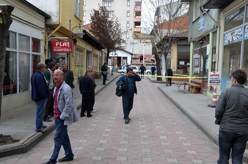 KAHVEHANE ÖNÜNDE S?LAHLA VURULARAK ÖLDÜRÜLDÜ