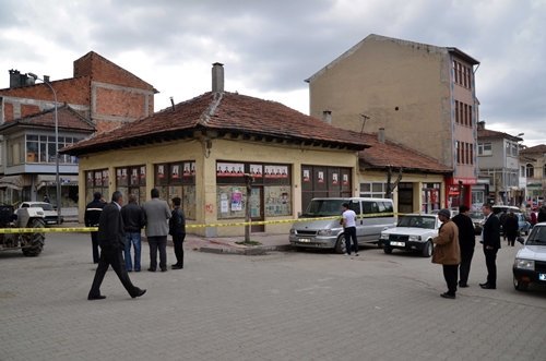 KAHVEHANE ÖNÜNDE S?LAHLA VURULARAK ÖLDÜRÜLDÜ