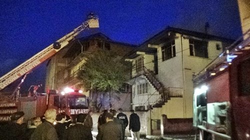 3 KATLI EV ALEV ALEV YANDI