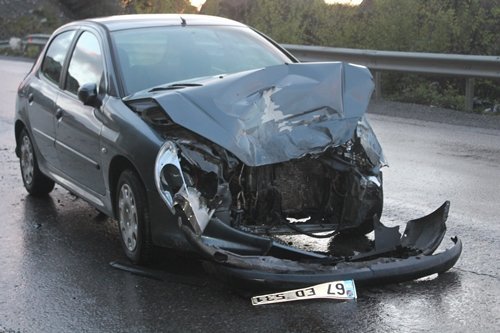 AMBULANS ?LE OTOMOB?L ÇARPI?TI: 1 YARALI