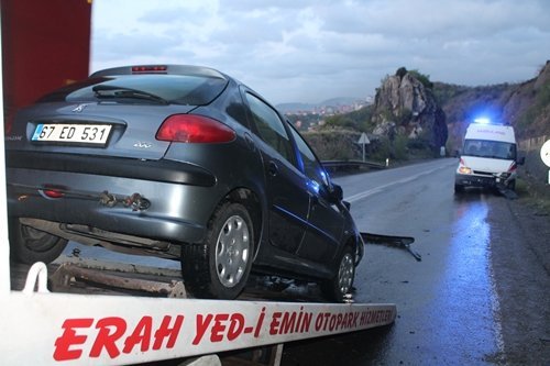 AMBULANS ?LE OTOMOB?L ÇARPI?TI: 1 YARALI