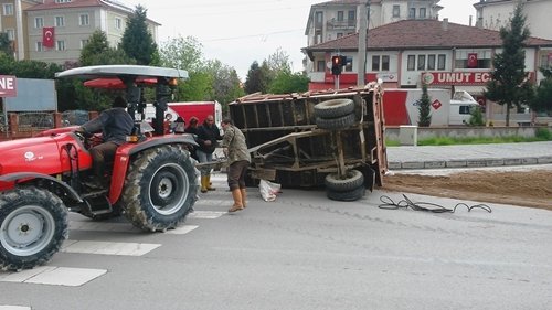 BARTIN ÇATMACA KAV?A?INDA RÖMORK DEVR?LD?