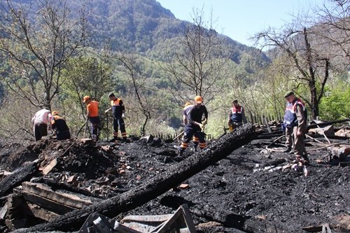 ZİHİNSEL ENGELLİ ŞAHIS, YANGINDA HAYATINI KAYBETTİ