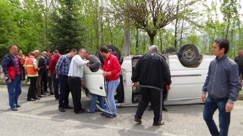 P?KN??E G?DEN A?LEN?N M?N?BÜSÜ TAKLA ATTI: 6 YARALI