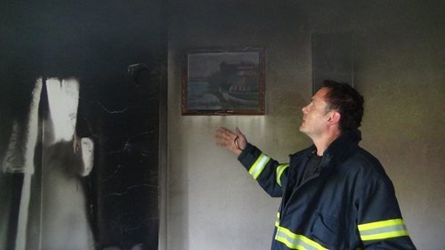 EV? YANAN KADIN HASTANEL?K OLDU