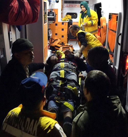 E??YLE TARTI?IRKEN UÇURUMA DÜ?EN ADAMI AFAD KURTARDI