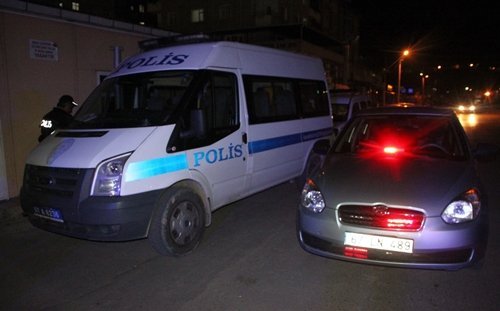 DÜĞÜNDE KIZ KAÇIRMA KAVGASI: 3 YARALI