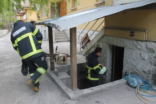 ZONGULDAK?TA PATLAMA: 6 YARALI ZONGULDAK?TA GENÇLER?N BULUNDU?U B?R EVDE PATLAMA MEYDANA GELD?