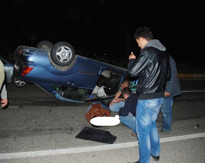 KAMYONA ÇARPAN ARAÇ DEFALARCA TAKLA ATTI