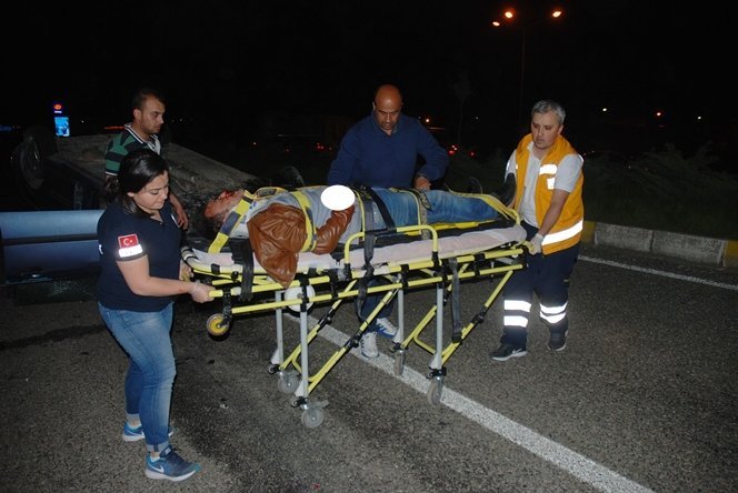 KAMYONA ÇARPAN ARAÇ DEFALARCA TAKLA ATTI