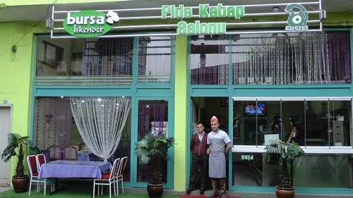 ÇAYCUMA’DA BURSA İSKENDER PİDE VE KEBAP SALONU HİZMETE AÇILDI