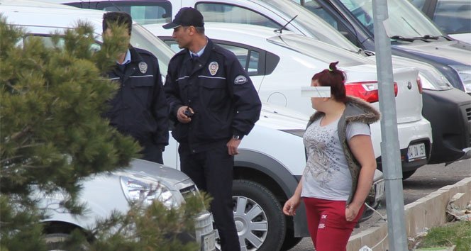 Ağzına Jilet Alan Kız Çocuğu Polise Zor Anlar Yaşattı