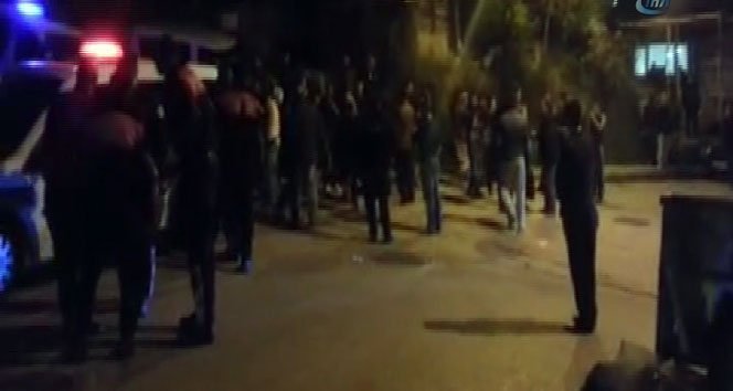 50 Kişi Sokak Ortasında Birbirine Girdi