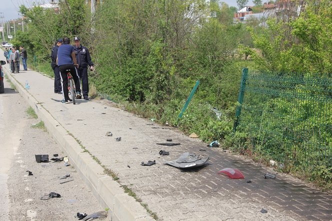 BARTIN'DA TRAF?K KAZASI: 1 YARALI HAVADA TAKLALAR ATAN OTOMOB?L DEREYE UÇTU