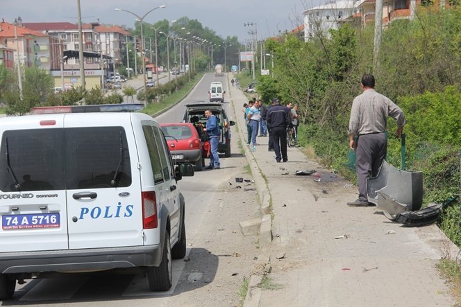 BARTIN'DA TRAF?K KAZASI: 1 YARALI HAVADA TAKLALAR ATAN OTOMOB?L DEREYE UÇTU