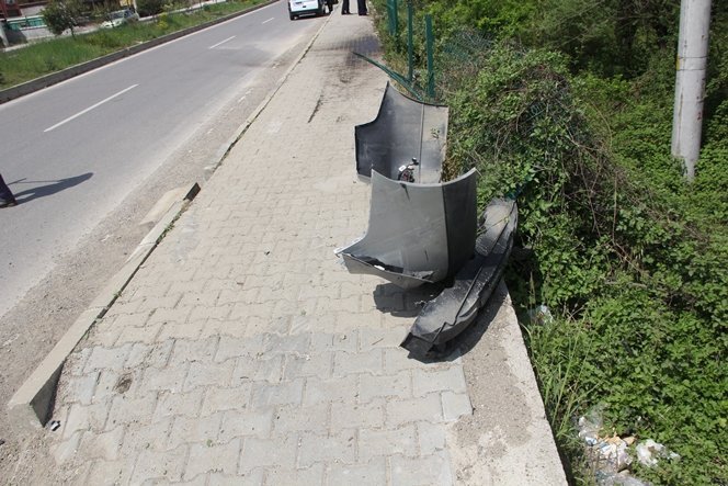 BARTIN'DA TRAF?K KAZASI: 1 YARALI HAVADA TAKLALAR ATAN OTOMOB?L DEREYE UÇTU