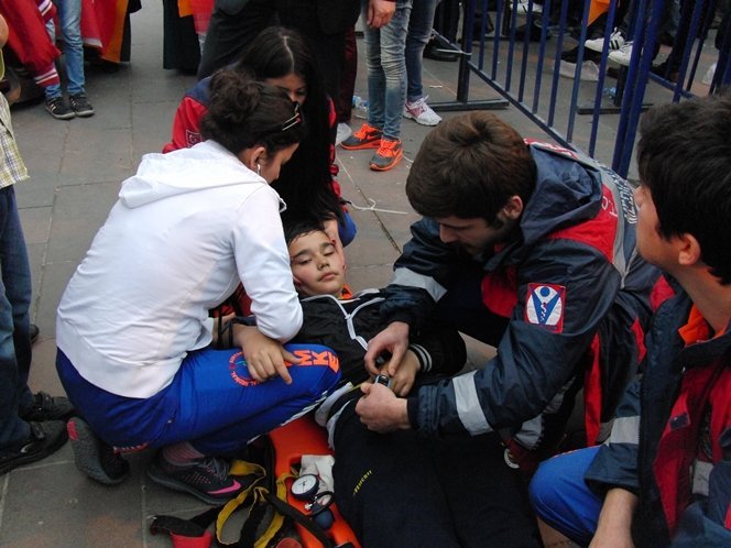 M?T?NG ALANINDA BAYILDI