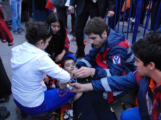 M?T?NG ALANINDA BAYILDI