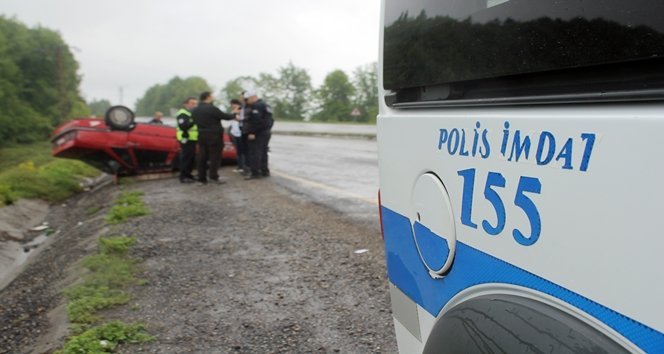 TAKLA ATAN OTOMOB?LDEN BURNU B?LE KANAMADAN ÇIKTI