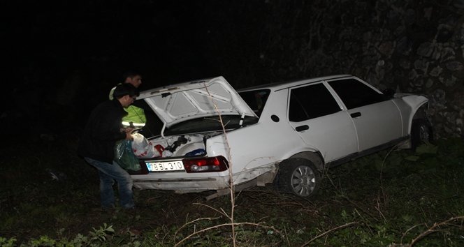 OTOMOBİL ŞARAMPOLE YUVARLANDI : 5 YARALI