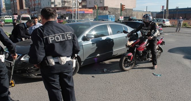 ÇARPTI?I OTOMOB?L?N ÜSTÜNDEN UÇTU