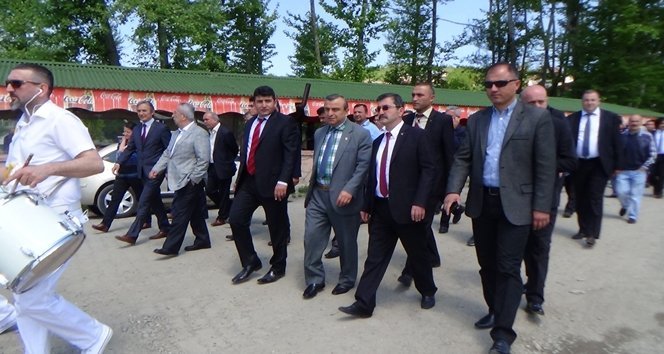 GÖKÇEBEY'DE TAVUK VE KÜLTÜR FEST?VAL? 1001 TENEKE TAVU?A VATANDA?LARDAN BÜYÜK ?LG?