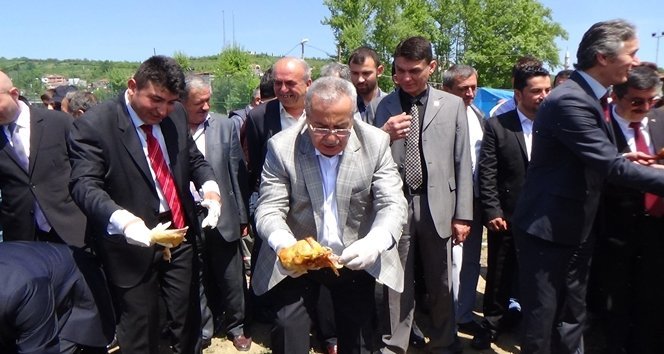 GÖKÇEBEY'DE TAVUK VE KÜLTÜR FEST?VAL? 1001 TENEKE TAVU?A VATANDA?LARDAN BÜYÜK ?LG?