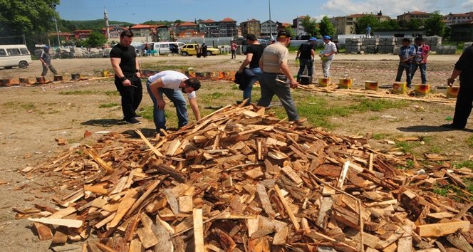 GÖKÇEBEY'DE TAVUK VE KÜLTÜR FEST?VAL? 1001 TENEKE TAVU?A VATANDA?LARDAN BÜYÜK ?LG?