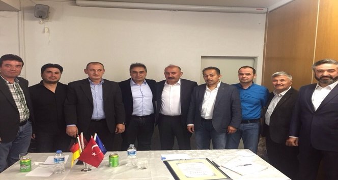 ÖZTÜRK, GURBETÇ? VATANDA?LARLA ALMANYA?DA B?R ARAYA GELD?