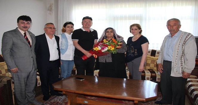 BAŞKAN KANTARCI’DAN ANNELERE ANLAMLI ZİYARET