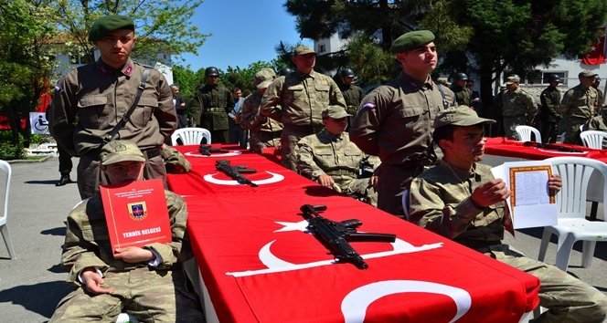 ENGELL?LER 1 GÜNLÜ?ÜNE ASKER OLDULAR TERH?S BELGES? VE KÜNYELER?N? ALAN ENGELL?LER?N ?ASKERL?K? SEV?NC?