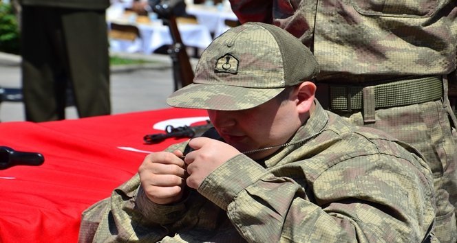 ENGELL?LER 1 GÜNLÜ?ÜNE ASKER OLDULAR TERH?S BELGES? VE KÜNYELER?N? ALAN ENGELL?LER?N ?ASKERL?K? SEV?NC?