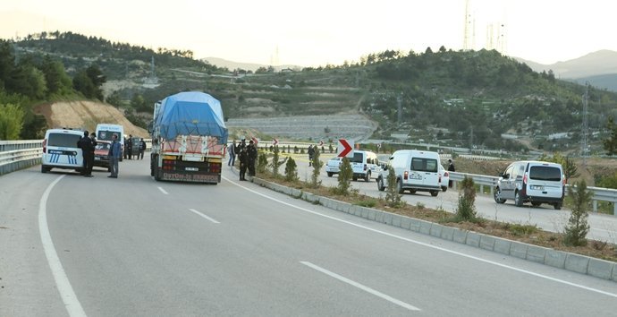 BABA O?UL ARASINDA S?LAHLI ÇATI?MA: 1 ÖLÜ, 1 YARALI