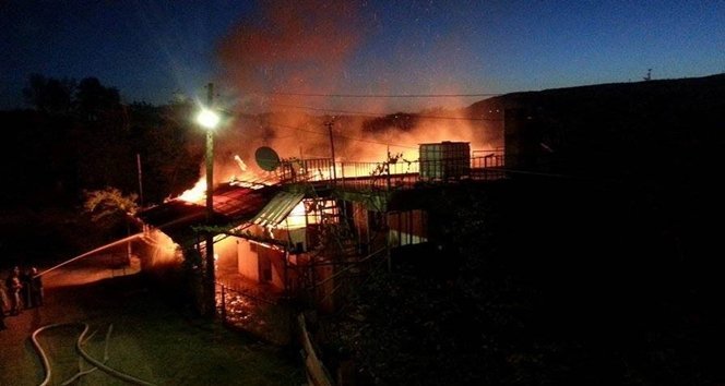 BARTIN'DA B?R EV ALEV ALEV YANDI