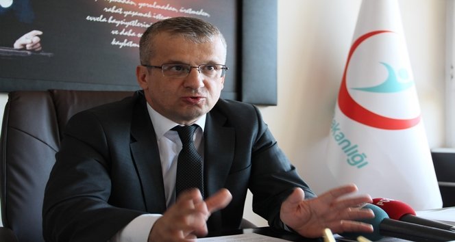 GÖÇÜK ALTINDA KALAN MADENC?N?N BURUK SEV?NC? A?ABEY?N? 4 YIL ÖNCE ZONGULDAK?TAK? GÖÇÜKTE, 301 MESLEKTA?INI SOMA'DAK? MADEN FAC?ASINDA KAYBEDEN FAT?H SEZER, KEND?S? DE GEÇT???M?Z PER?EMBE GÜNÜ MEYDANA GELEN GÖÇÜKTE KALINCA, R?SKL? AMEL?YATLA HAYATA TUTUNDU ATATÜRK DEVLET HASTANES? DOKTORLARI TARAFINDAN YAPILAN AMEL?YAT BA?ARIYLA SONUÇLANDI FELÇ KALMA R?SK? BULUNAN MADEN ??Ç?S?, BOYUN KIRI?I NEDEN?YLE GEÇ?RD??? 7 SAAT SÜREN AMEL?YATIN ARDINDAN SA?LI?INA KAVU?TU