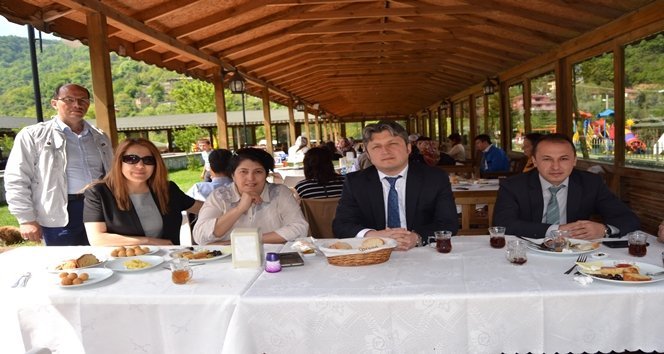 ÇATE? ELEKTR?K A.? ÖZEL Ö?RENC?LERLE KAHVALTIDA BULU?TU ÖZEL Ö?RENC?LER DOYASIYA E?LEND?LER; ÖZEL Ö?RENC?LER VE A?LELER? KAHVALTIDA BULU?TU