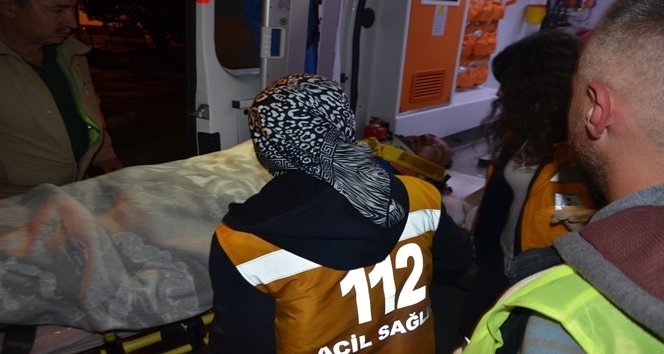 HEYELAN SEBEB?YLE ?Ç?NDE ?K? K??? BULUNAN KAMYON 70 METREDEN UÇURUMA YUVARLANDI TOPRA?A GÖMÜLEN KAMYONDA SIKI?AN SÜRÜCÜ, AFAD?IN 4 SAATL?K ÇALI?MASI SONUCU KURTARILDI