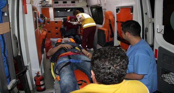 ?K? OTOMOB?L KAFA KAFAYA ÇARPI?TI: 9 YARALI