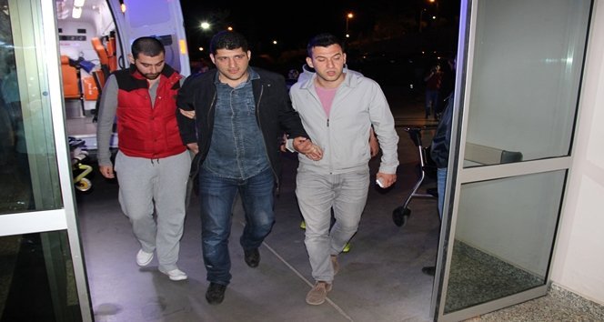 ?K? OTOMOB?L KAFA KAFAYA ÇARPI?TI: 9 YARALI