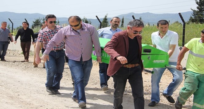 MEZARLI?IN DUVARINDA ÖLÜ BULUNDU