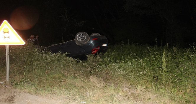 BARTIN?DA TRAF?K KAZASI: 1 YARALI OTOMOB?L, TAKLA ATARAK ?ARAMPOLE UÇTU