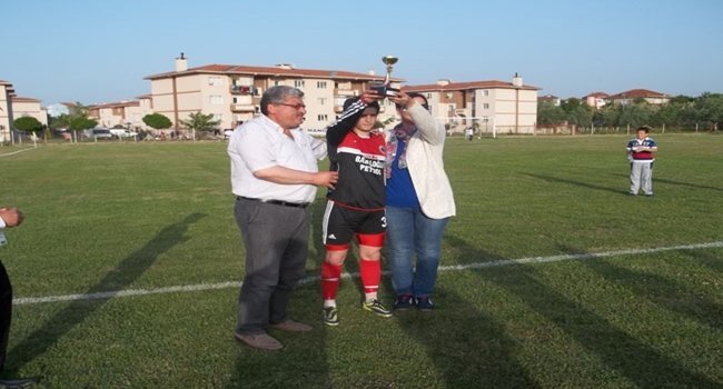 SALTUKOVASPOR-U19 FUTBOL TAKIMINA ?AMP?YONLUK KUPASI VER?LD?