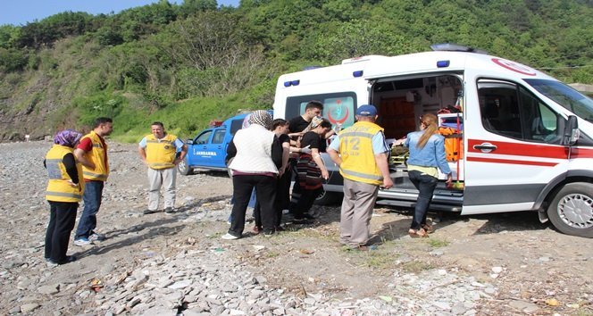 DEN?ZDE CAN PAZARI: 2 ÖLÜ ÜN?VERS?TE Ö?RENC?LER?N?N P?KN?K KEYF? FAC?A ?LE SONA ERD? ARKADA?LARINI BO?ULDU?UNU GÖREN ÜN?VERS?TE Ö?RENC?LER? GÖZYA?LARINA BO?ULDU BO?ULAN Ö?RENC?Y? KURTARMAK ?STEYEN N?KAH MEMURU HAYATINI KAYBETT?